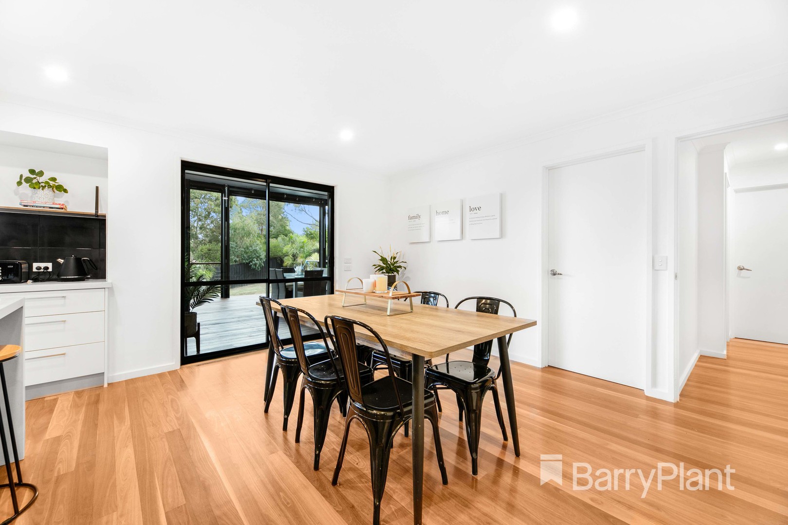 8 Corrong Crescent, Mooroolbark, VIC 3138, Mooroolbark - Thumbnail 4