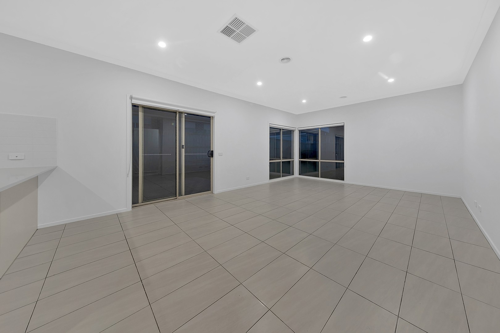 8 Cotchin Close, Wollert, VIC 3750, Wollert - Thumbnail 3