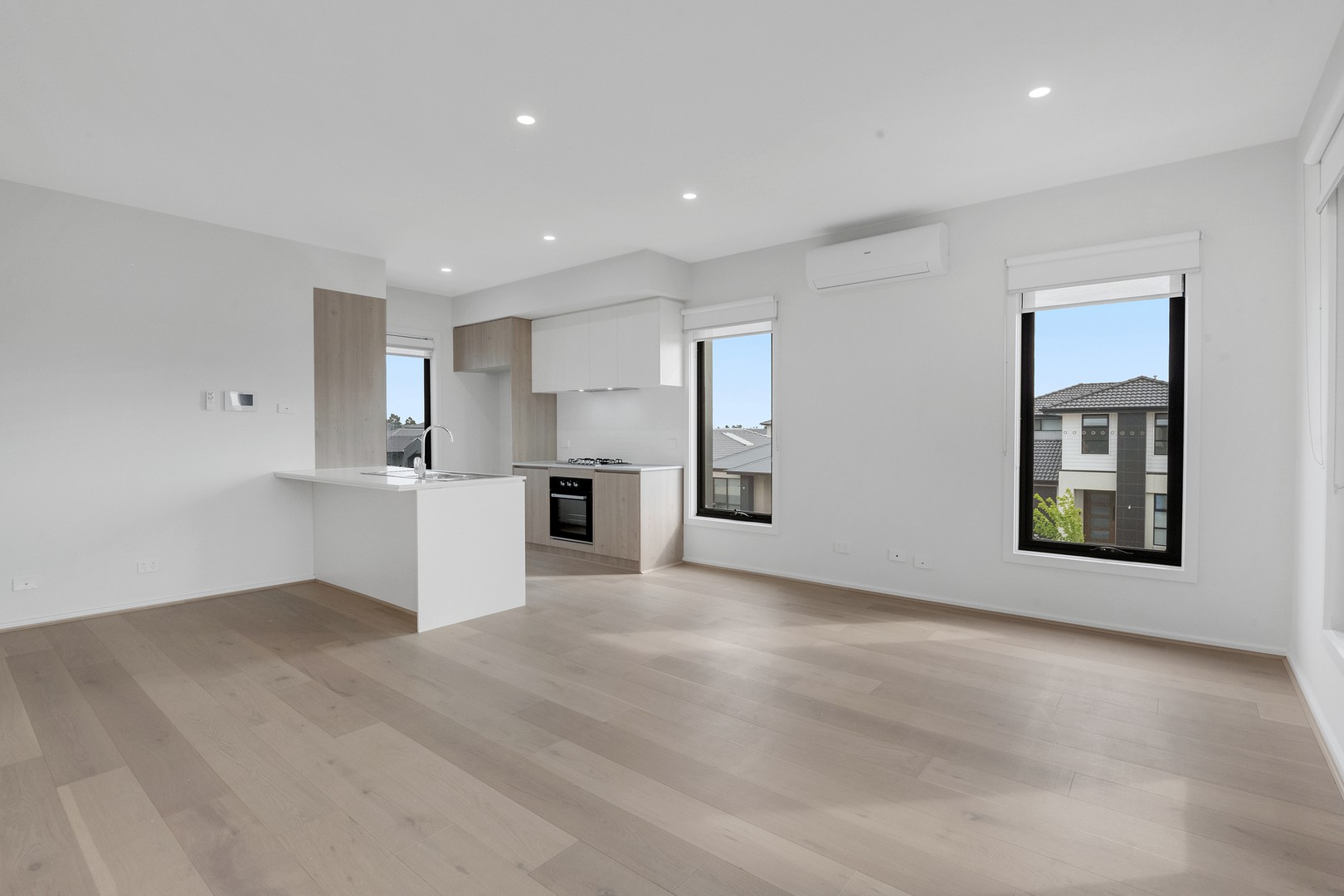 8 Creek Esplanade, Donnybrook, VIC 3064, Donnybrook - Thumbnail 3