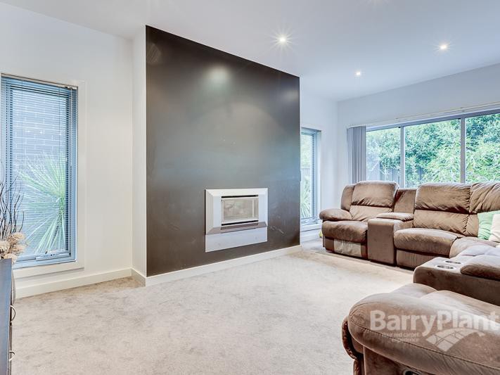 8 Damaine CircuitCaroline Springs, VIC 3023  - Leased, Caroline Springs - Thumbnail 3