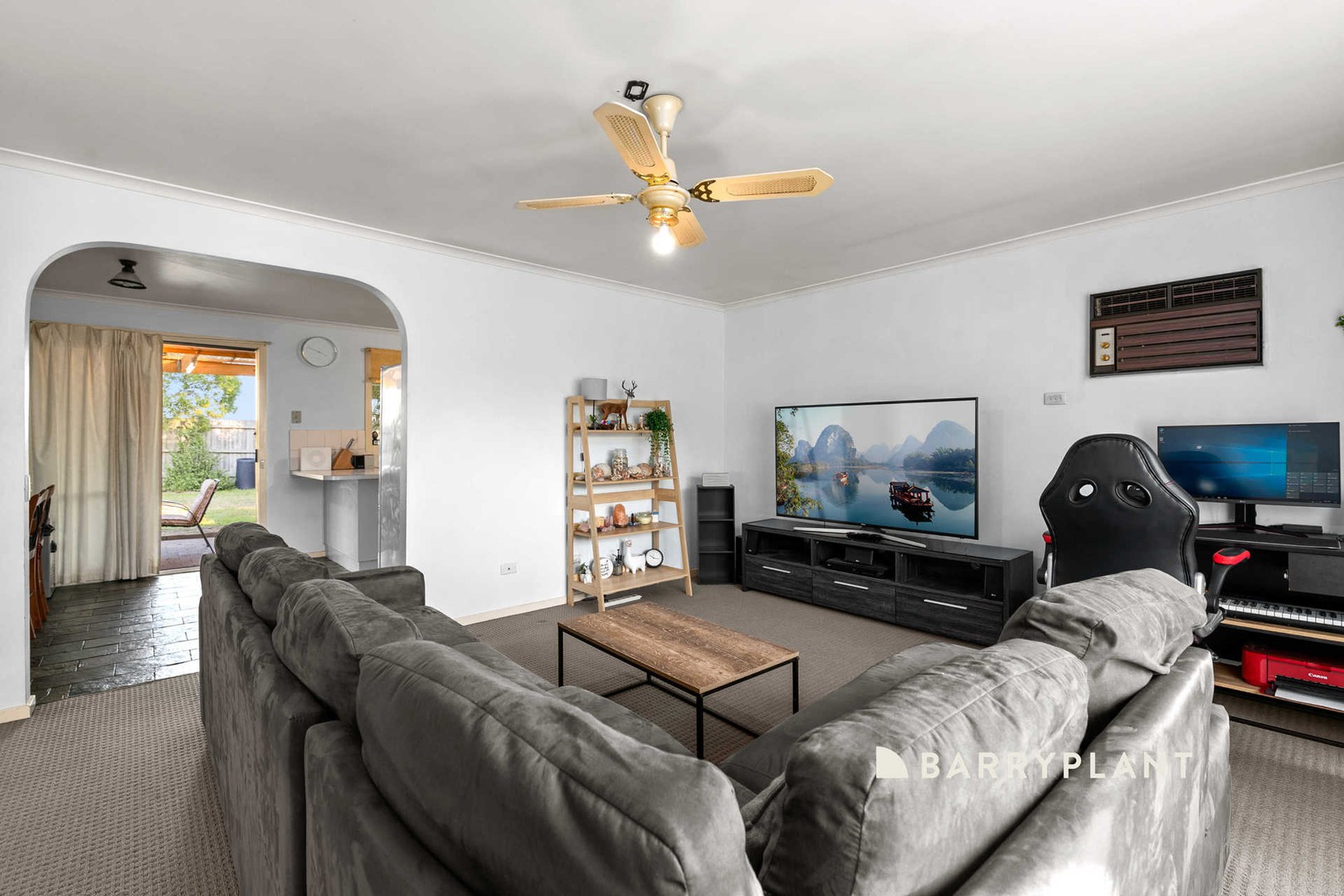 8 Daniher Close, Berwick, VIC 3806 - Thumbnail 2 - 24/09/2025