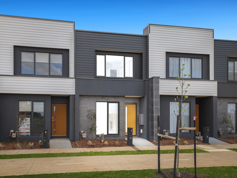 8 Darke Boulevard, Rockbank, VIC 3335 - Image - 03/10/2025