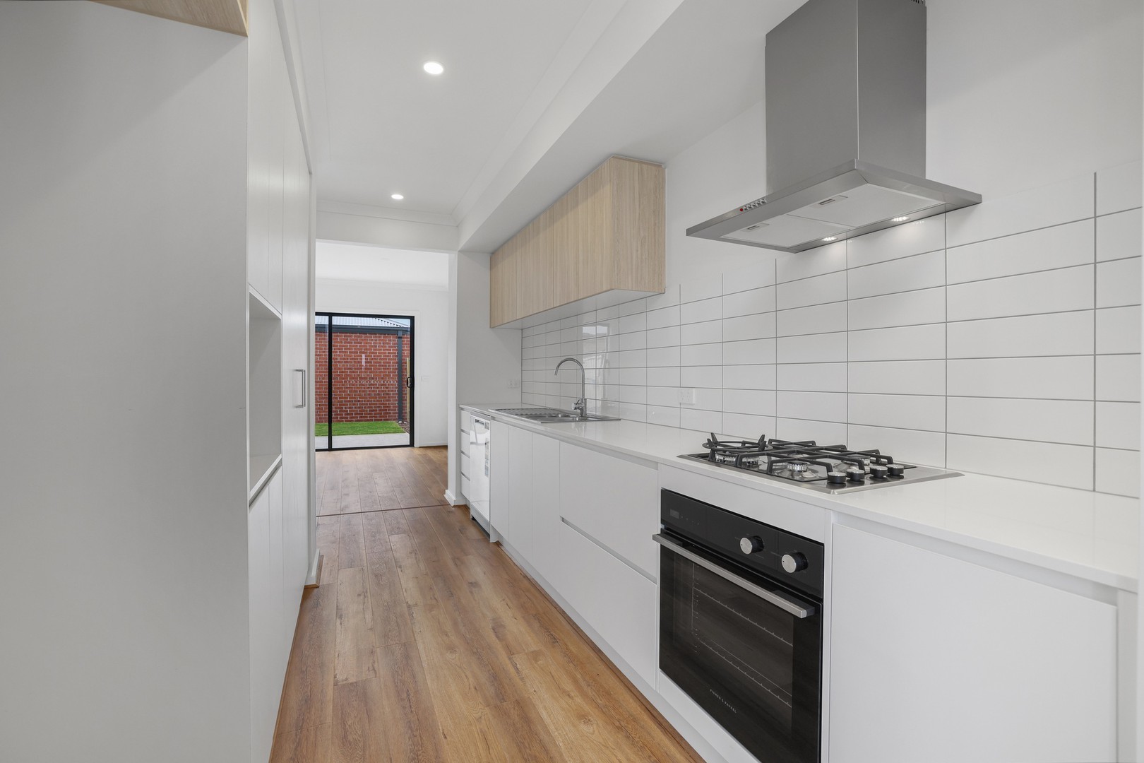 8 Darke Boulevard, Rockbank, VIC 3335 - Thumbnail 2 - 22/01/2026