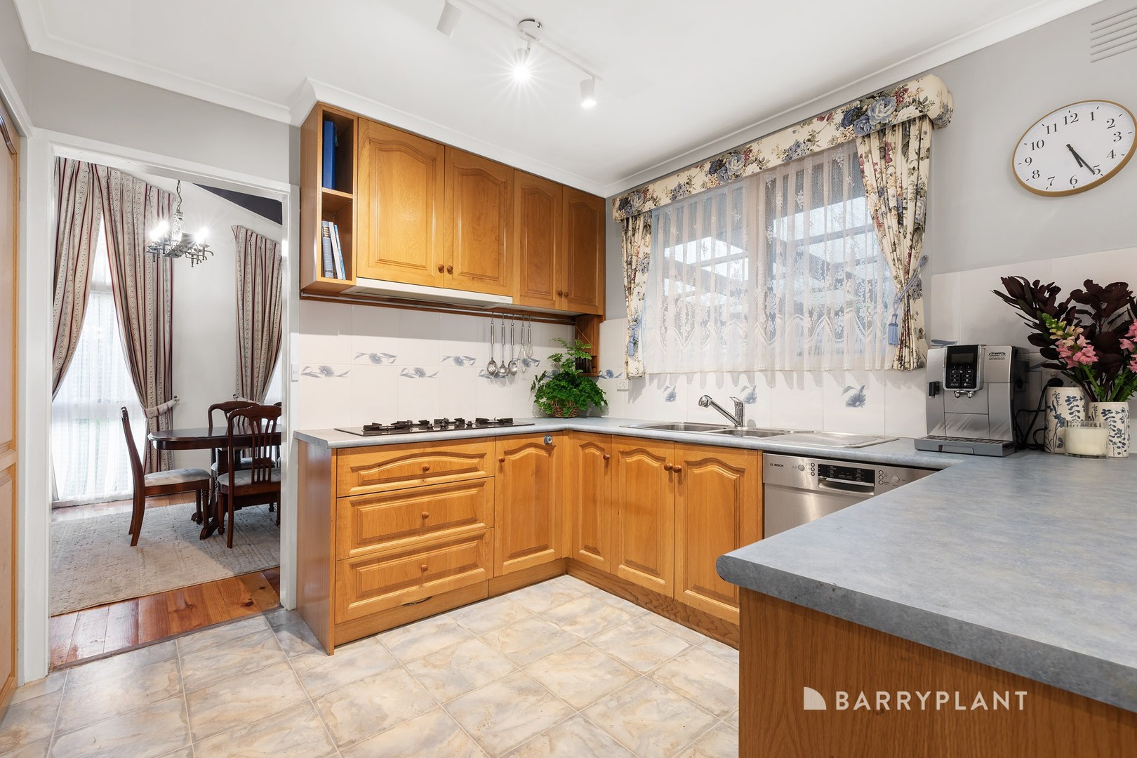 8 Deauville Court, Wantirna, VIC 3152, Wantirna - Thumbnail 3