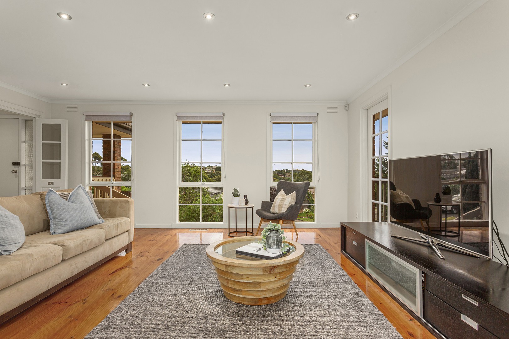 8 Deep Creek Drive, Doncaster East, VIC 3109 - Thumbnail 2 - 15/10/2021