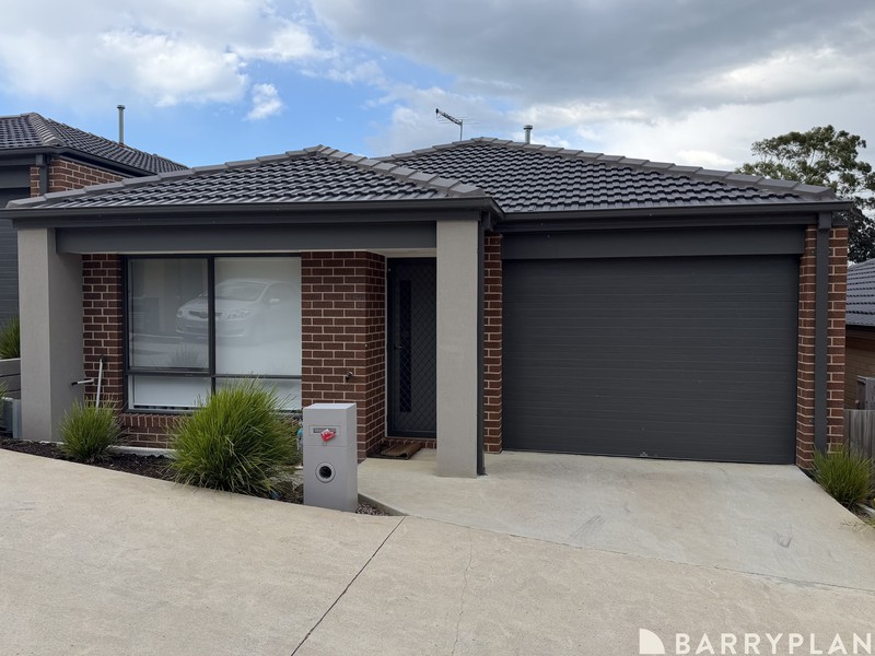 8 Einstein Court, Pakenham, VIC 3810 - Image - 26/08/2026