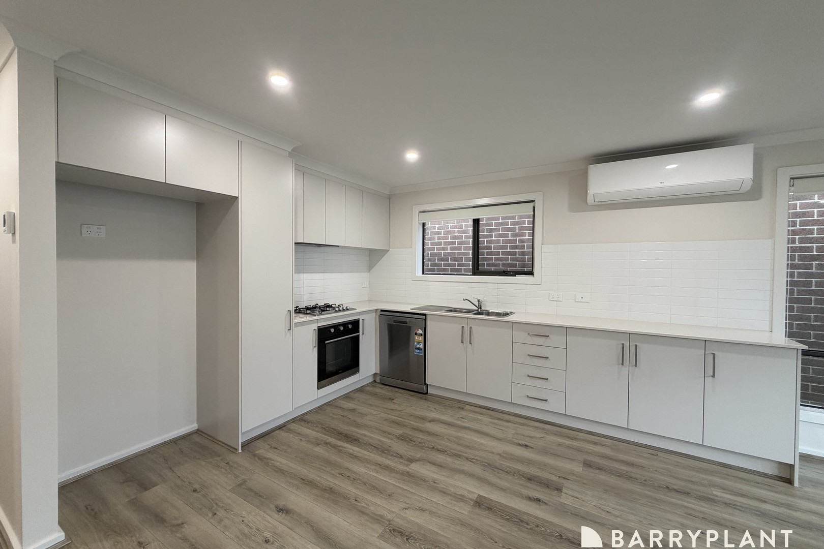 8 Einstein Court, Pakenham, VIC 3810 - Thumbnail 1 - 26/08/2026