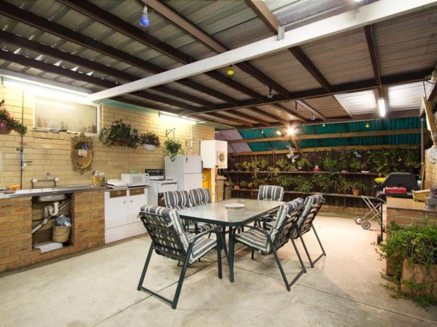 8 Elizabeth Grove, Bundoora, VIC 3083 - Thumbnail 2 - 03/05/2012