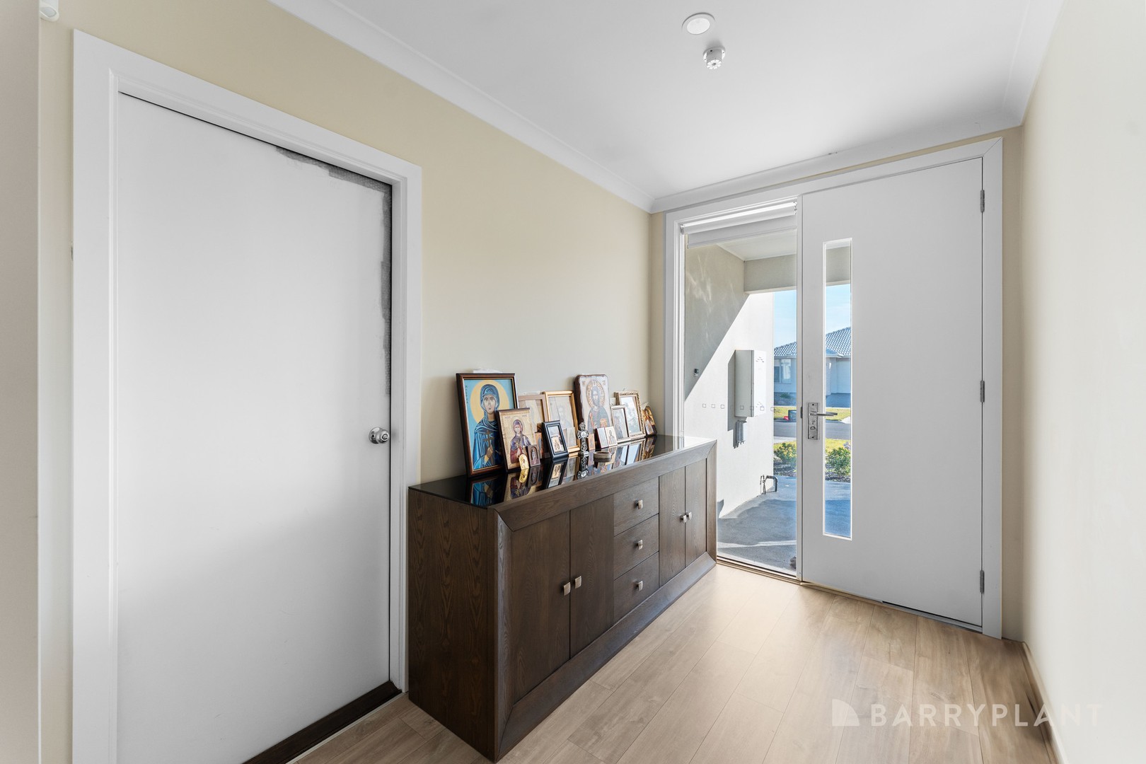 8 Fairmont Crescent, Fraser Rise, VIC 3336, Fraser Rise - Thumbnail 2