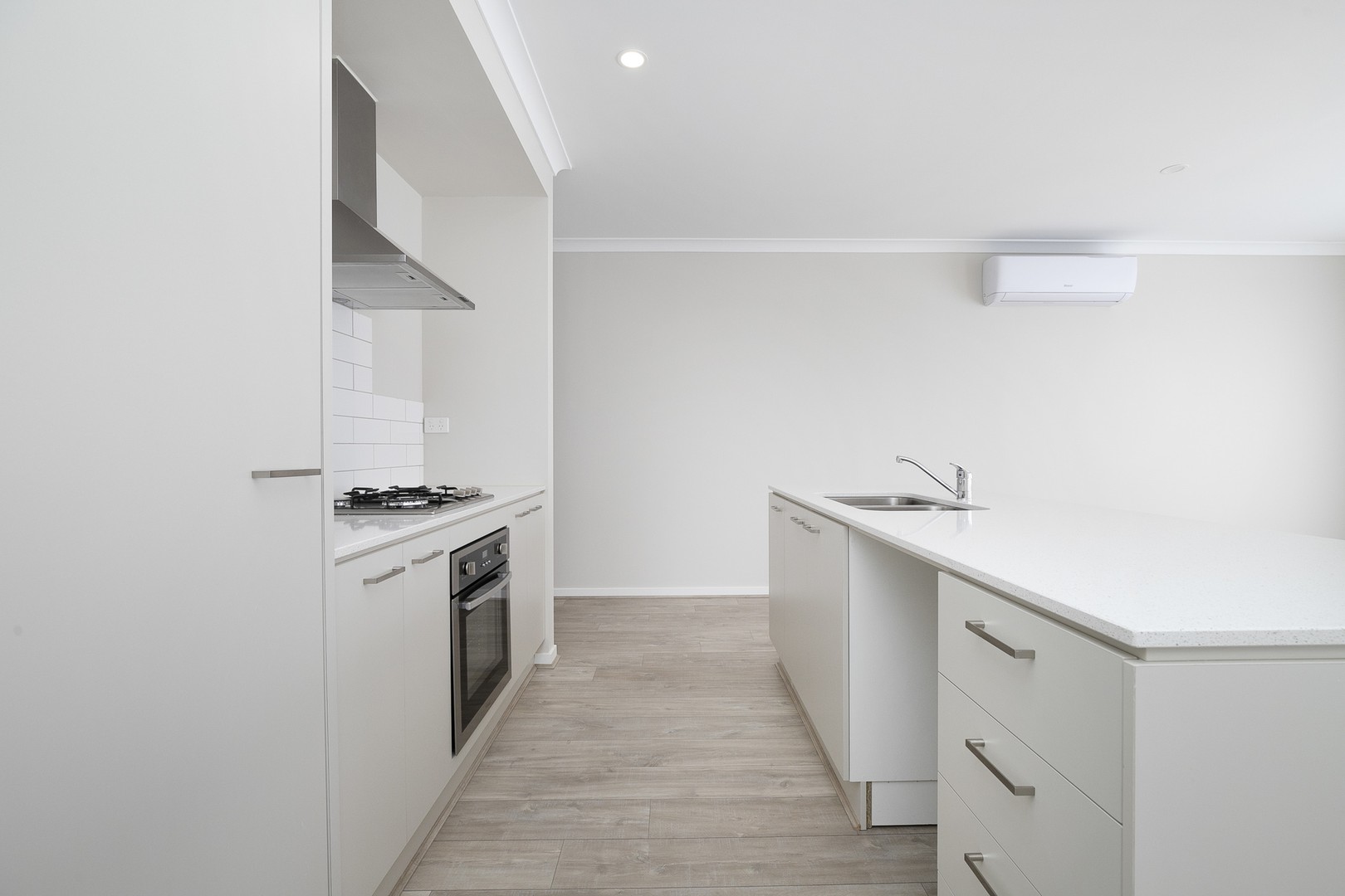 8 Fairmont Crescent, Fraser Rise, VIC 3336, Fraser Rise - Thumbnail 3