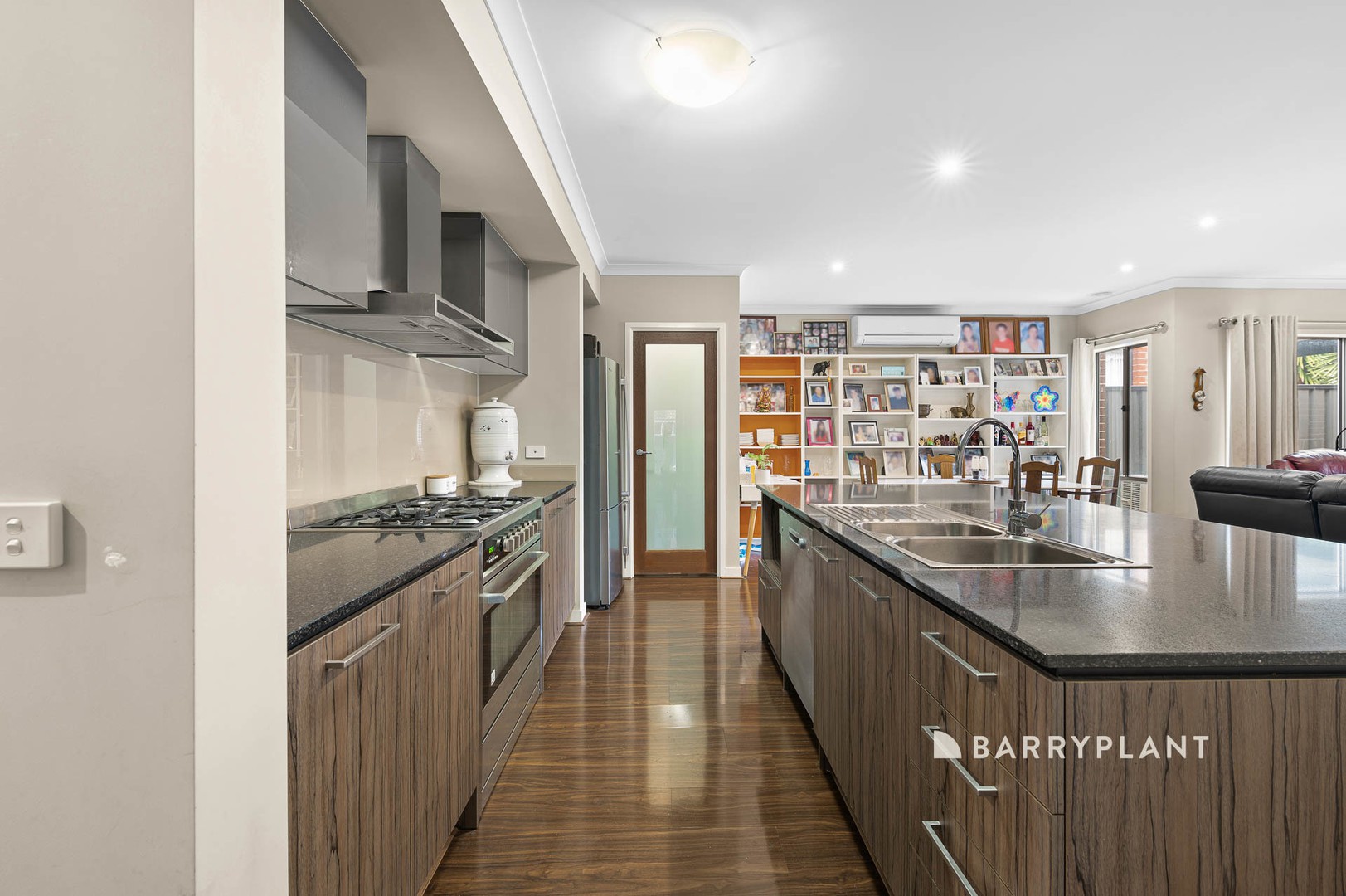 8 Falabela Road, Clyde North, VIC 3978, Clyde North - Thumbnail 3