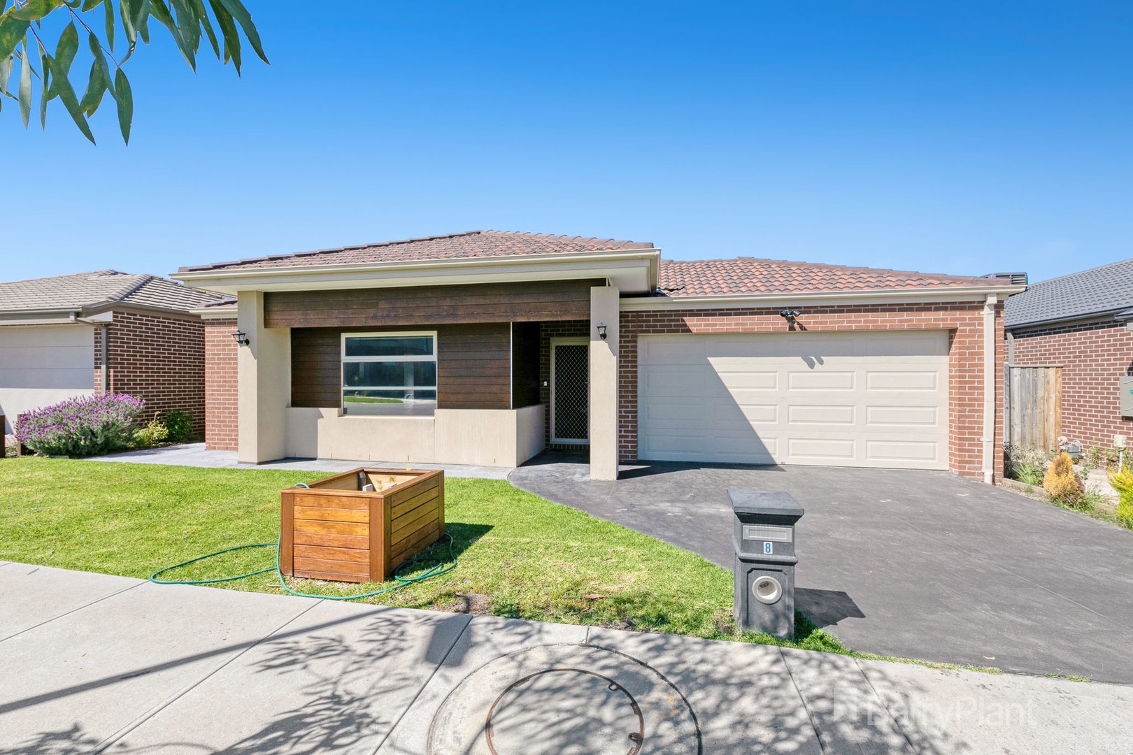 8 Faulkner Drive, Officer, VIC 3809 - Thumbnail 1 - 11/11/2021