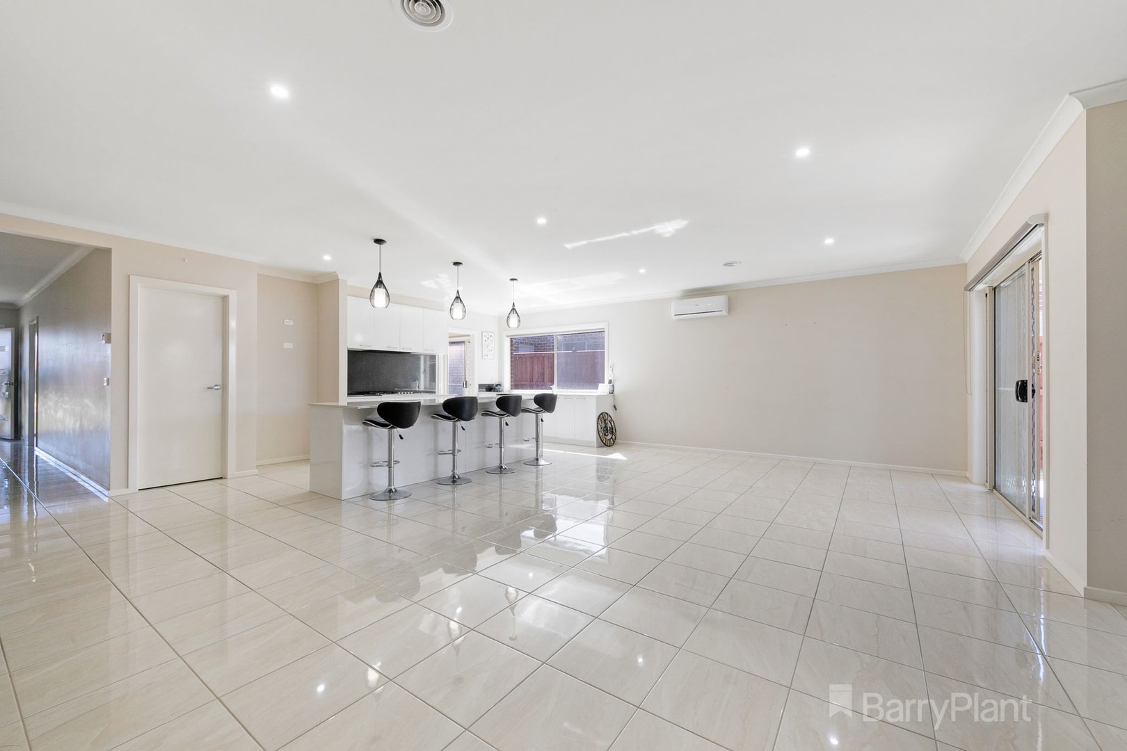 8 Faulkner Drive, Officer, VIC 3809 - Thumbnail 2 - 11/11/2021