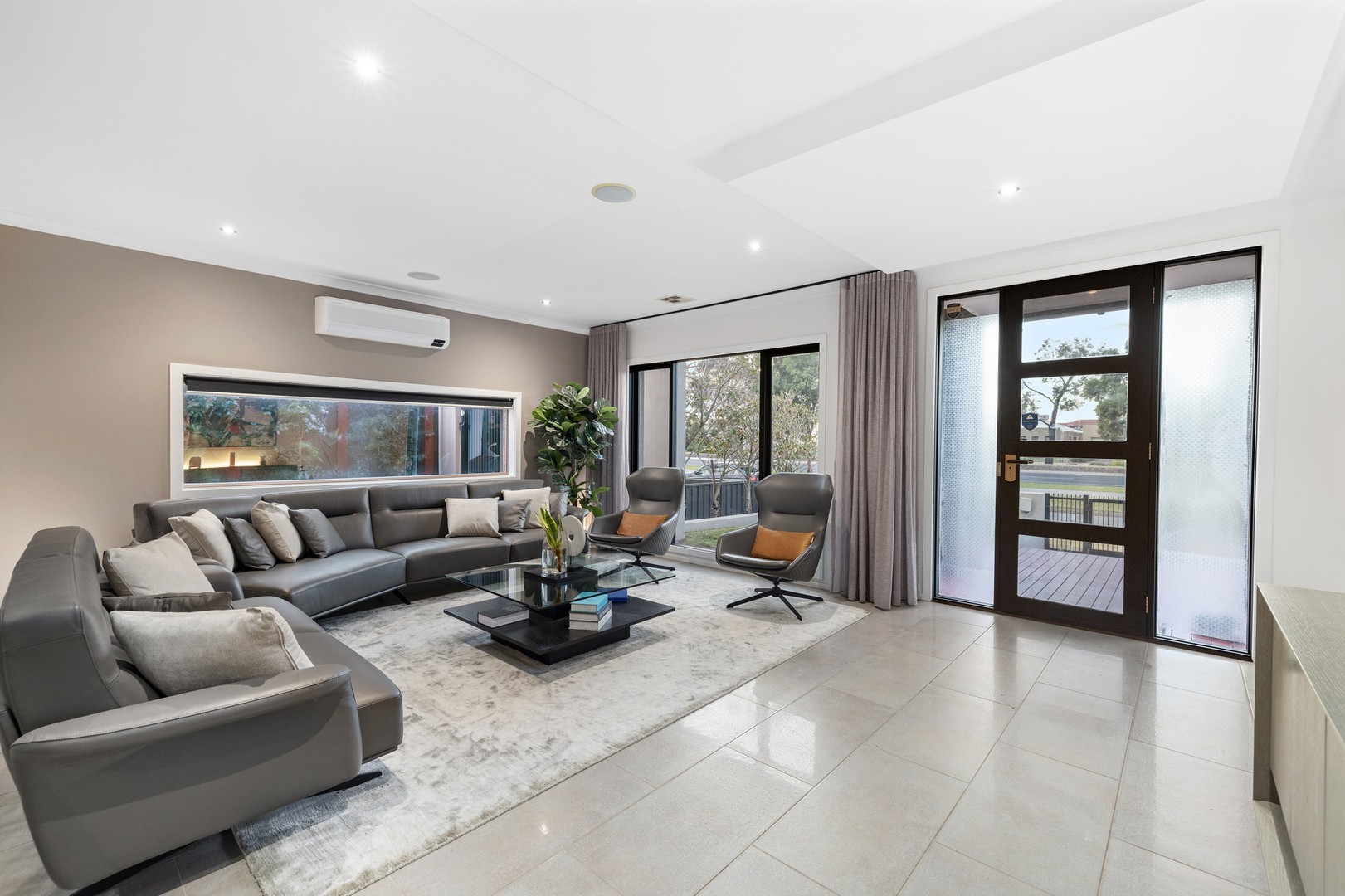 8 Feather Place, Point Cook, VIC 3030, Point Cook - Thumbnail 2