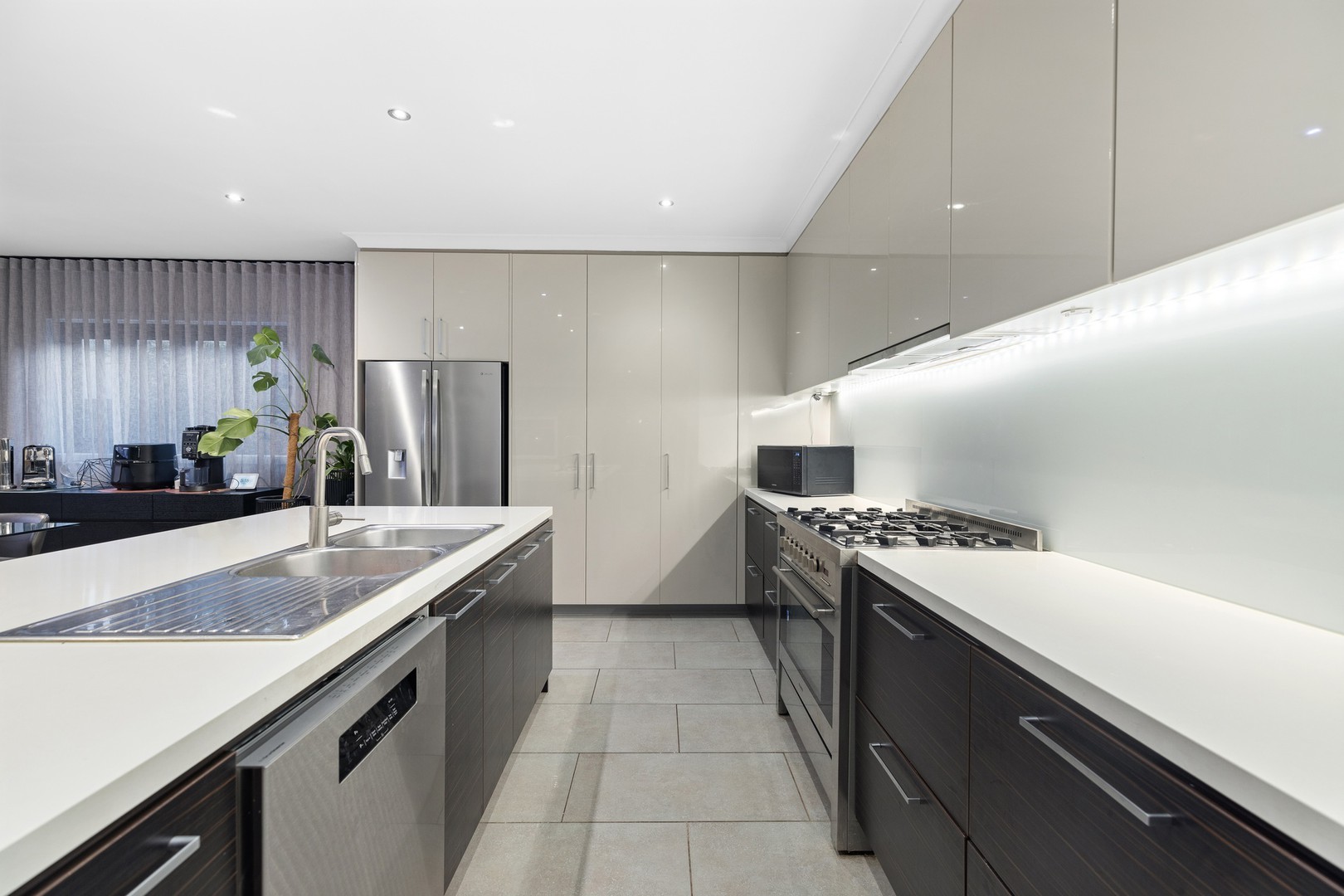 8 Feather Place, Point Cook, VIC 3030, Point Cook - Thumbnail 5