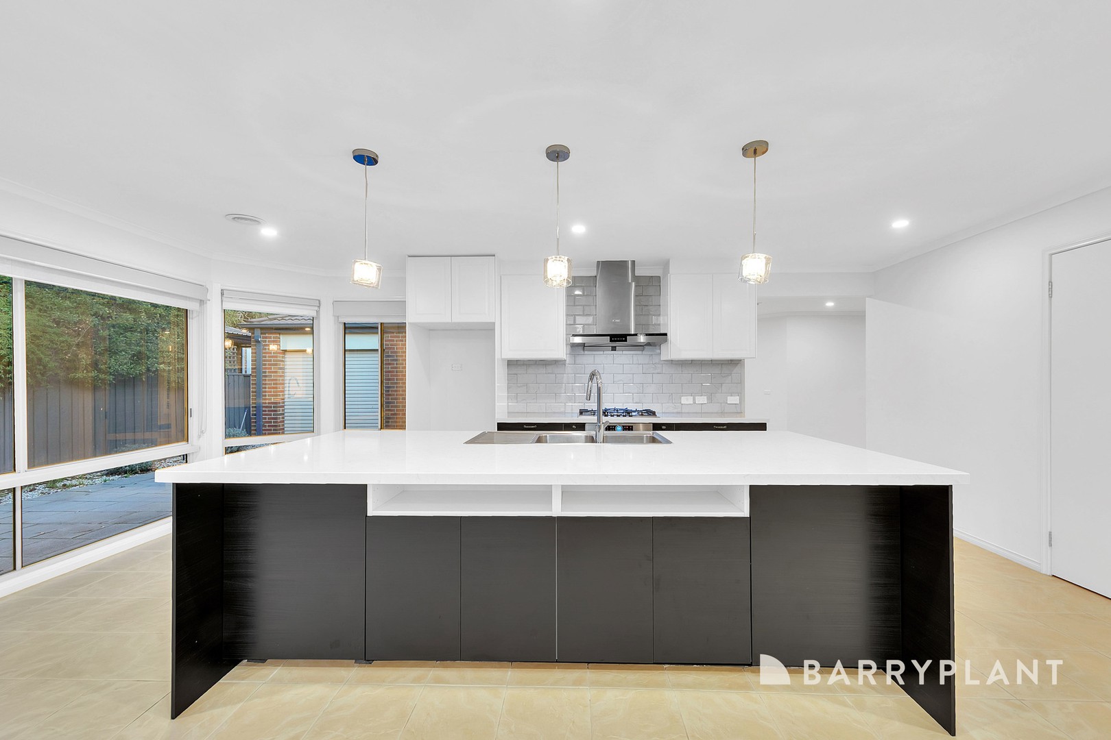 8 Featherpark Terrace, South Morang, VIC 3752 - Thumbnail 1 - 09/12/2025