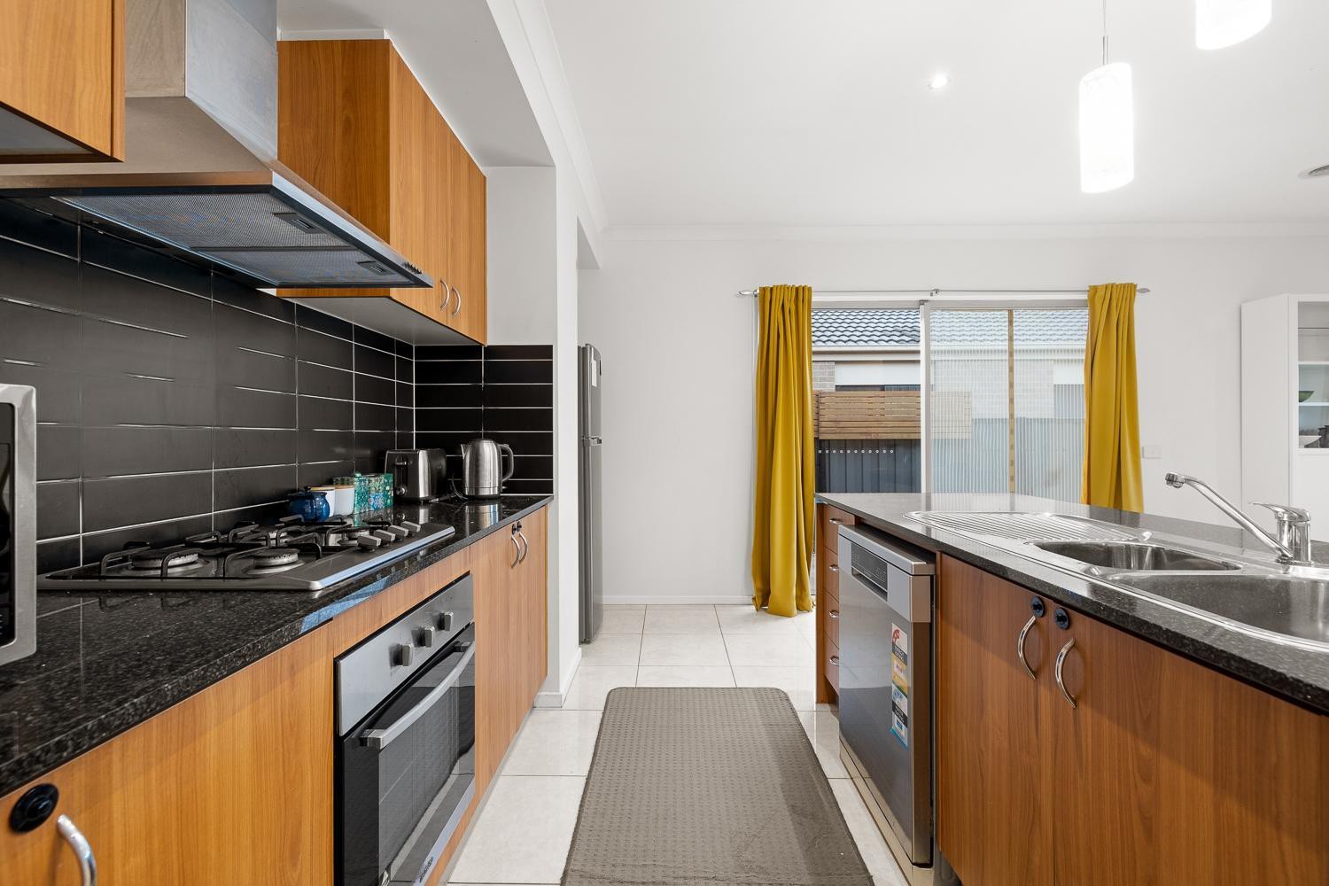 8 Fenner Green, Point Cook, VIC 3030, Point Cook - Thumbnail 6