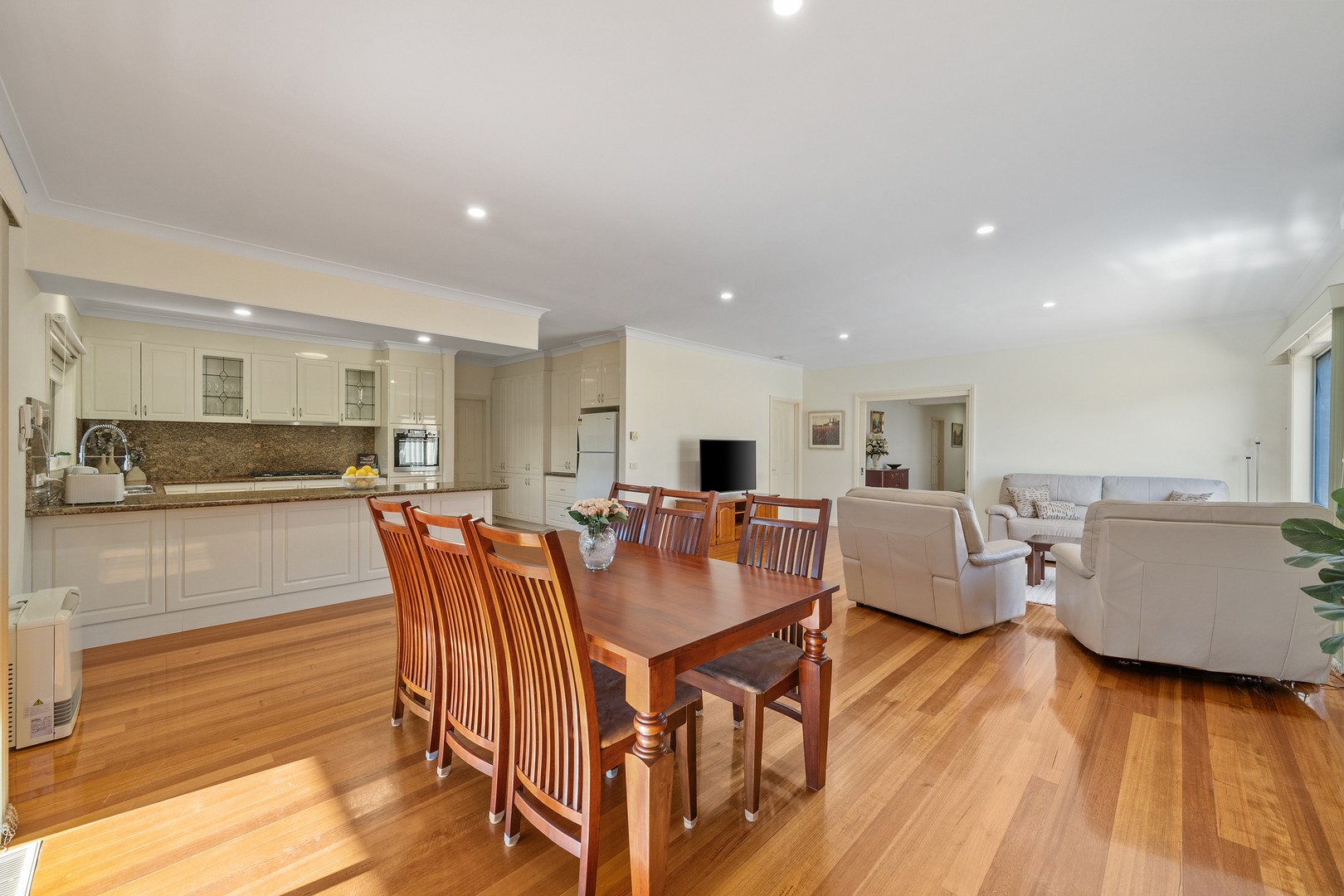 8 Fitzgerald Court, Taylors Lakes, VIC 3038, Taylors Lakes - Thumbnail 4