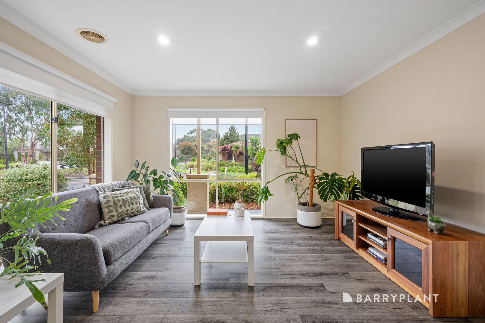 8 Fleetwood Drive, Doreen, VIC 3754 - Thumbnail 2 - 12/08/2026