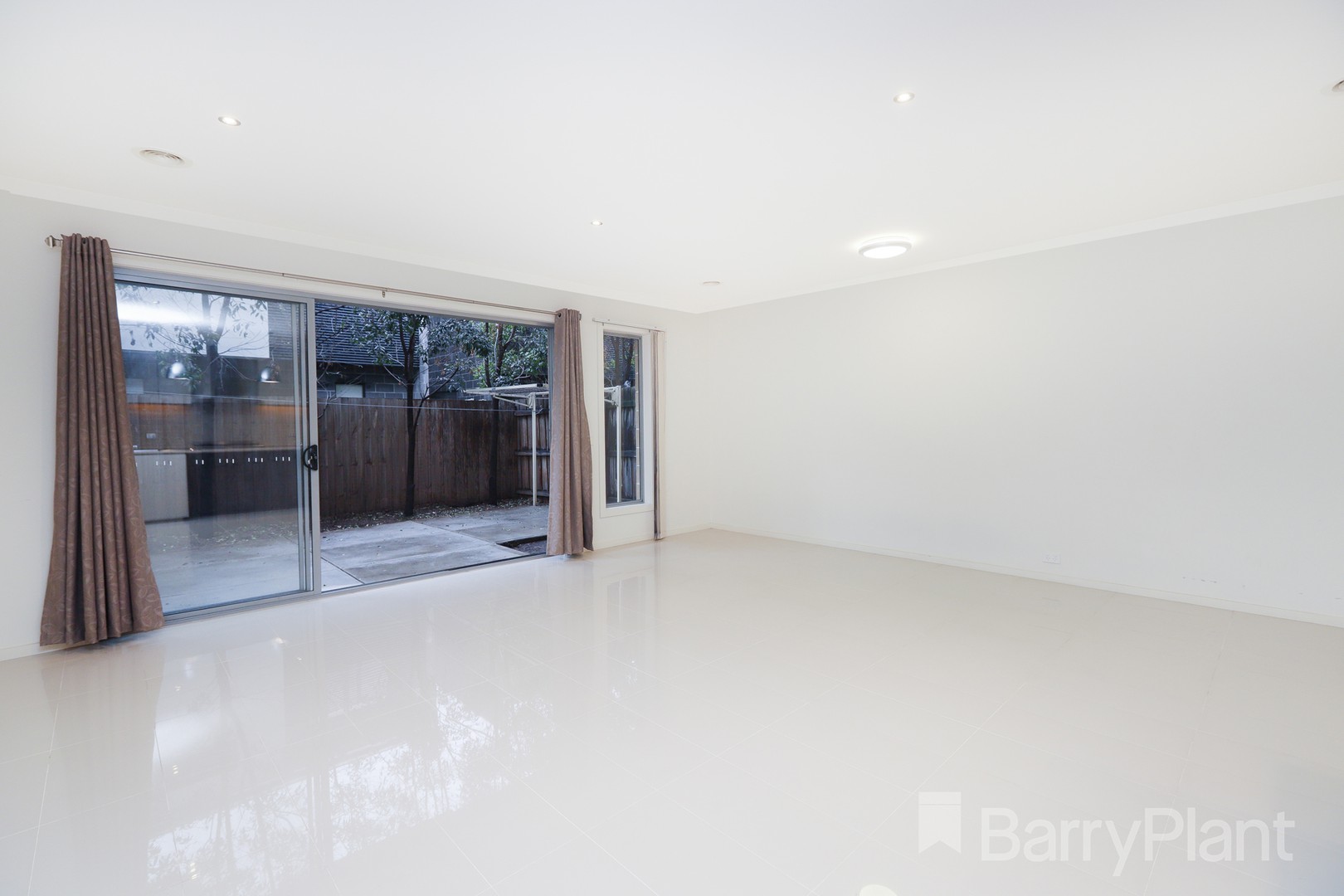 8 Florence Avenue, Sunshine West, VIC 3020, Sunshine West - Thumbnail 2