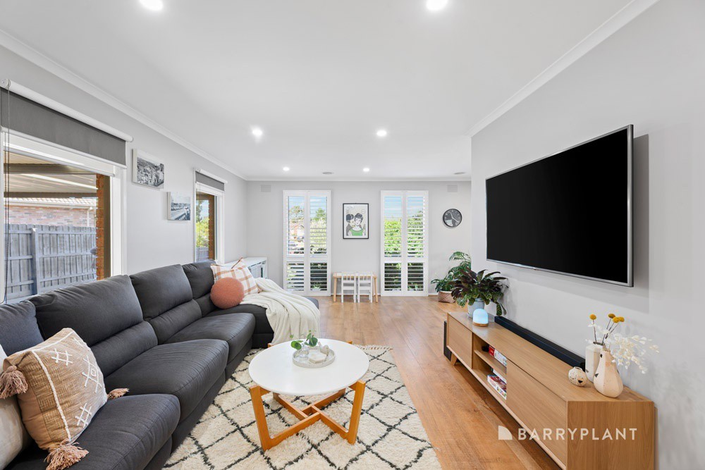 8 Fraser Close, Mill Park, VIC 3082 - Thumbnail 2 - 25/06/2025