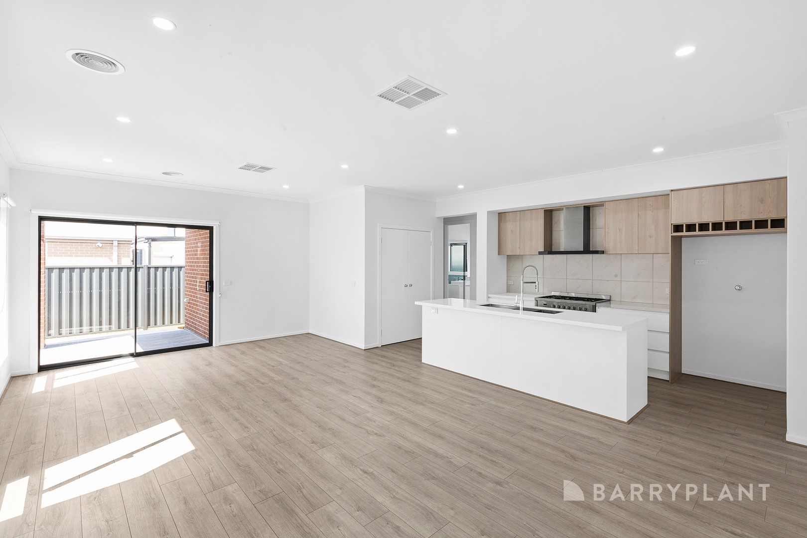 8 Frome Road, Clyde, VIC 3978 - Thumbnail 1 - 03/12/2024