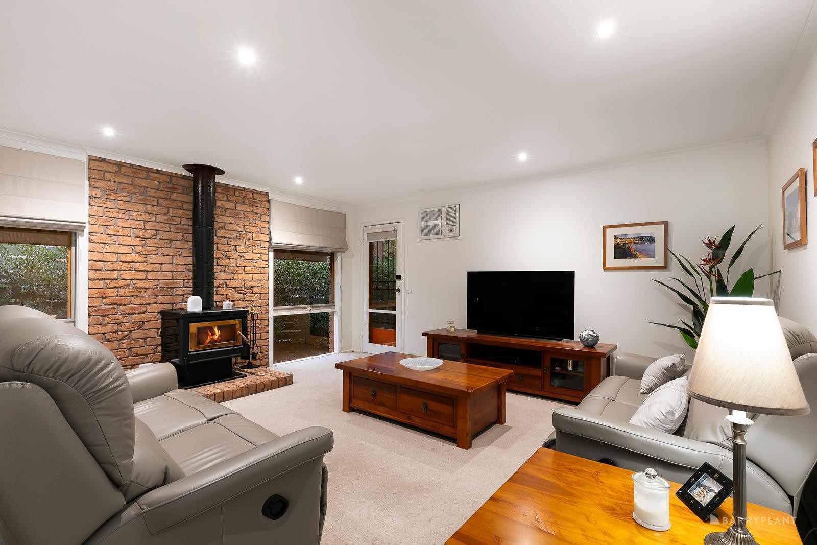 8 Fullwood Parade, Doncaster East, VIC 3109 - Thumbnail 2 - 05/05/2025