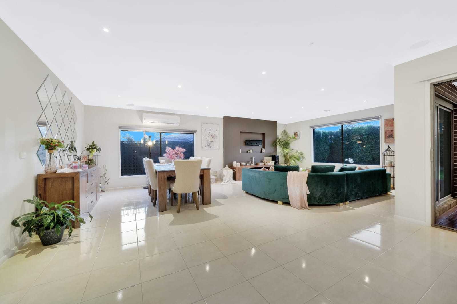 8 Gallantry Avenue, Craigieburn, VIC 3064 - Thumbnail 2 - 26/11/2025