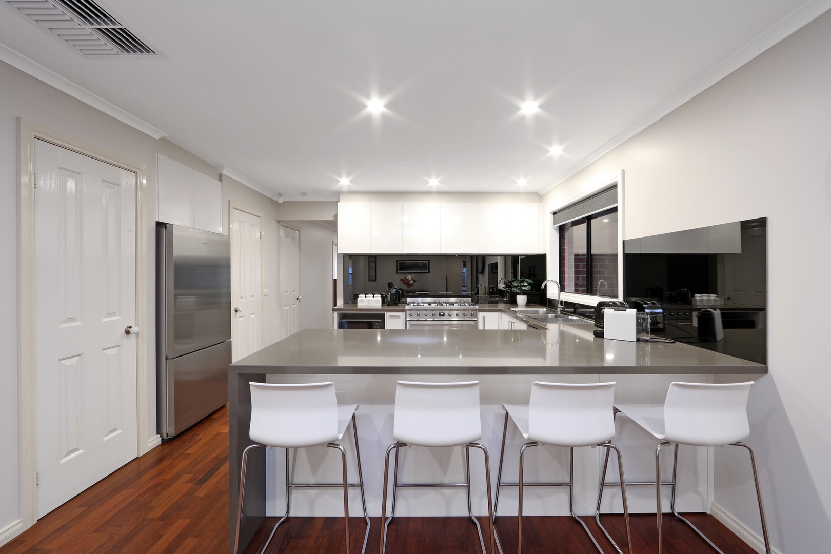 8 Georgia Mae Court, Rowville, VIC 3178 - Thumbnail 2 - 08/03/2022