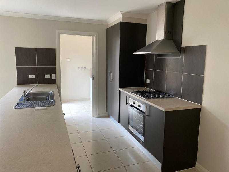 8 Gillespie Drive, Melton South, VIC 3338 - Thumbnail 2 - 18/03/2026