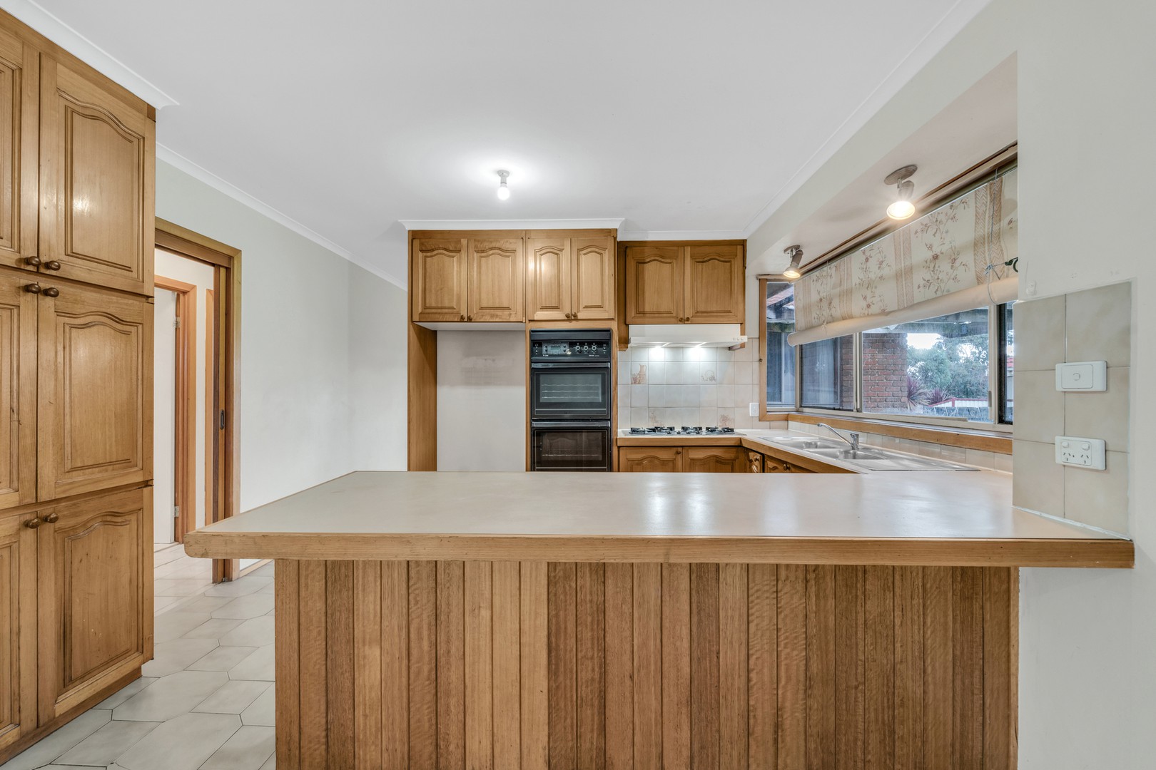 8 Gillingham Crescent, Craigieburn, VIC 3064, Craigieburn - Thumbnail 2