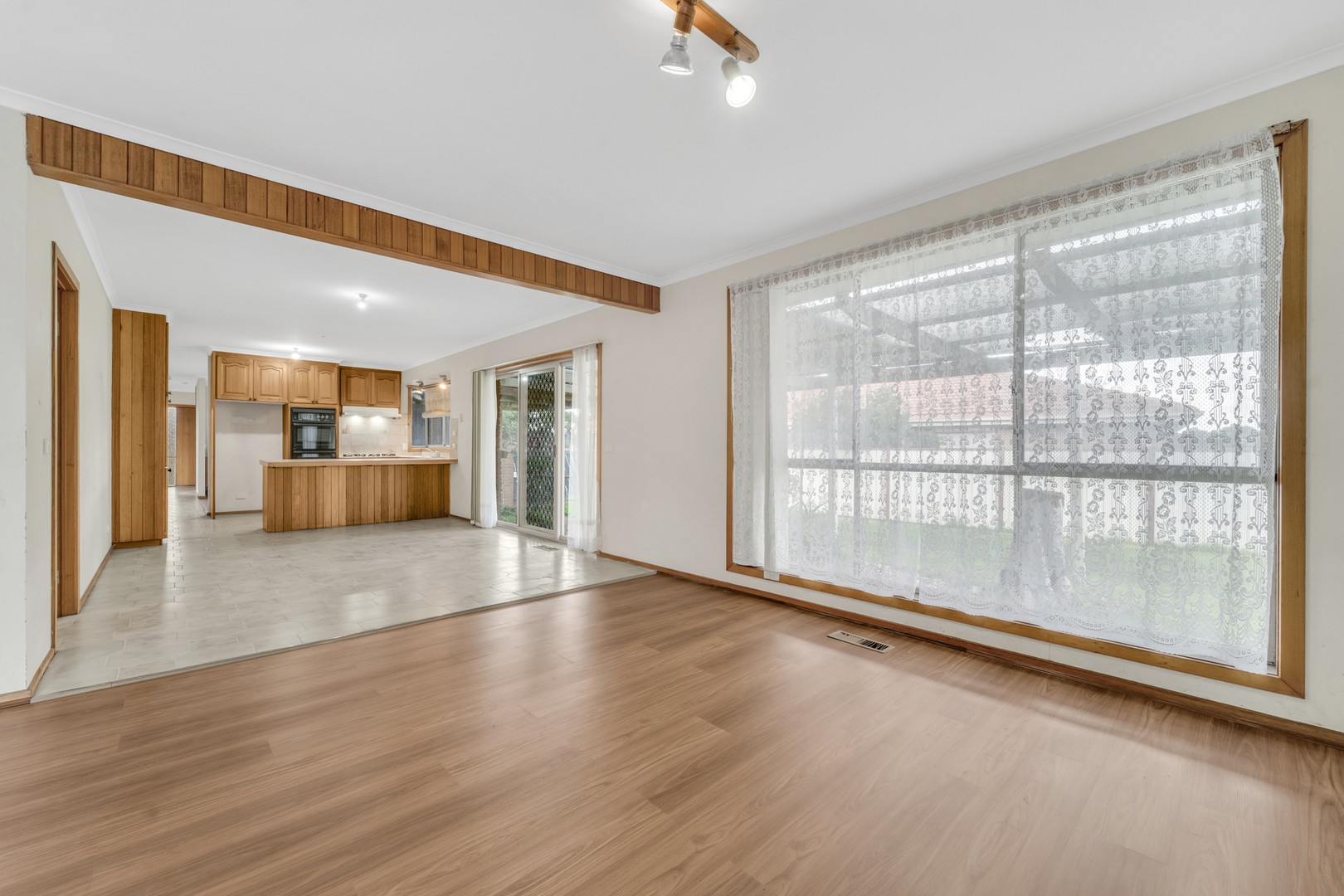 8 Gillingham Crescent, Craigieburn, VIC 3064, Craigieburn - Thumbnail 5