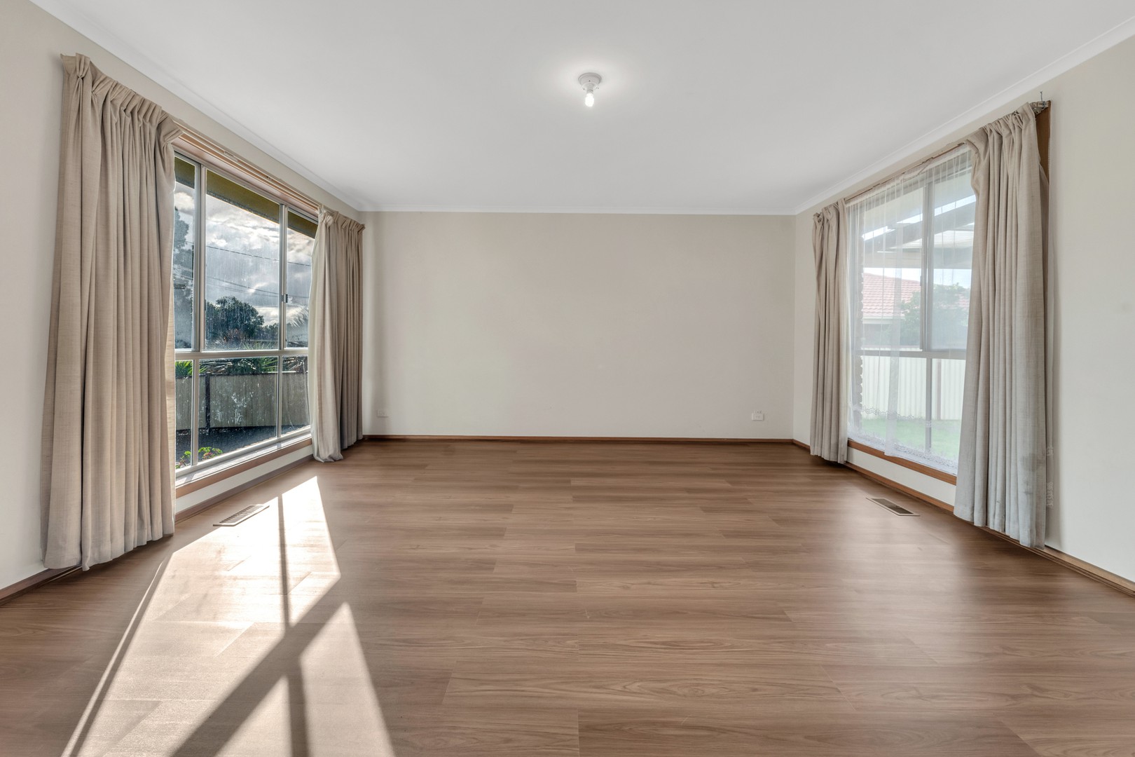 8 Gillingham Crescent, Craigieburn, VIC 3064, Craigieburn - Thumbnail 7