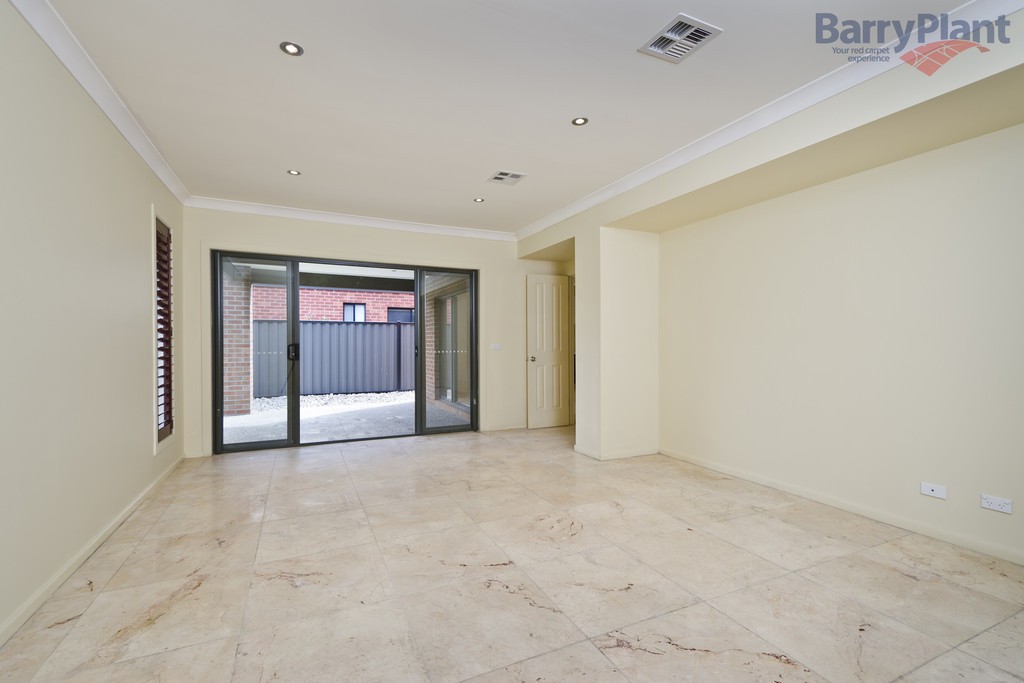 8 Gingelly Close, Point Cook, VIC 3030, Point Cook - Thumbnail 5