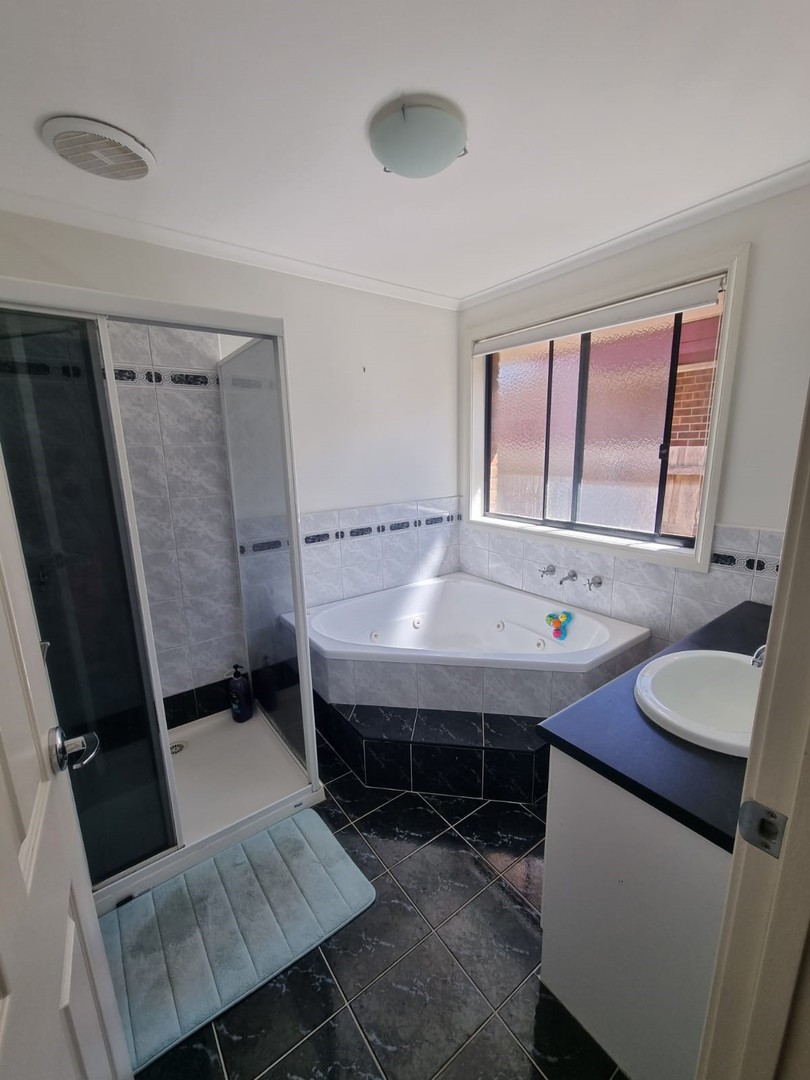 8 Goodenia Place, Hillside, VIC 3037, Hillside - Thumbnail 3