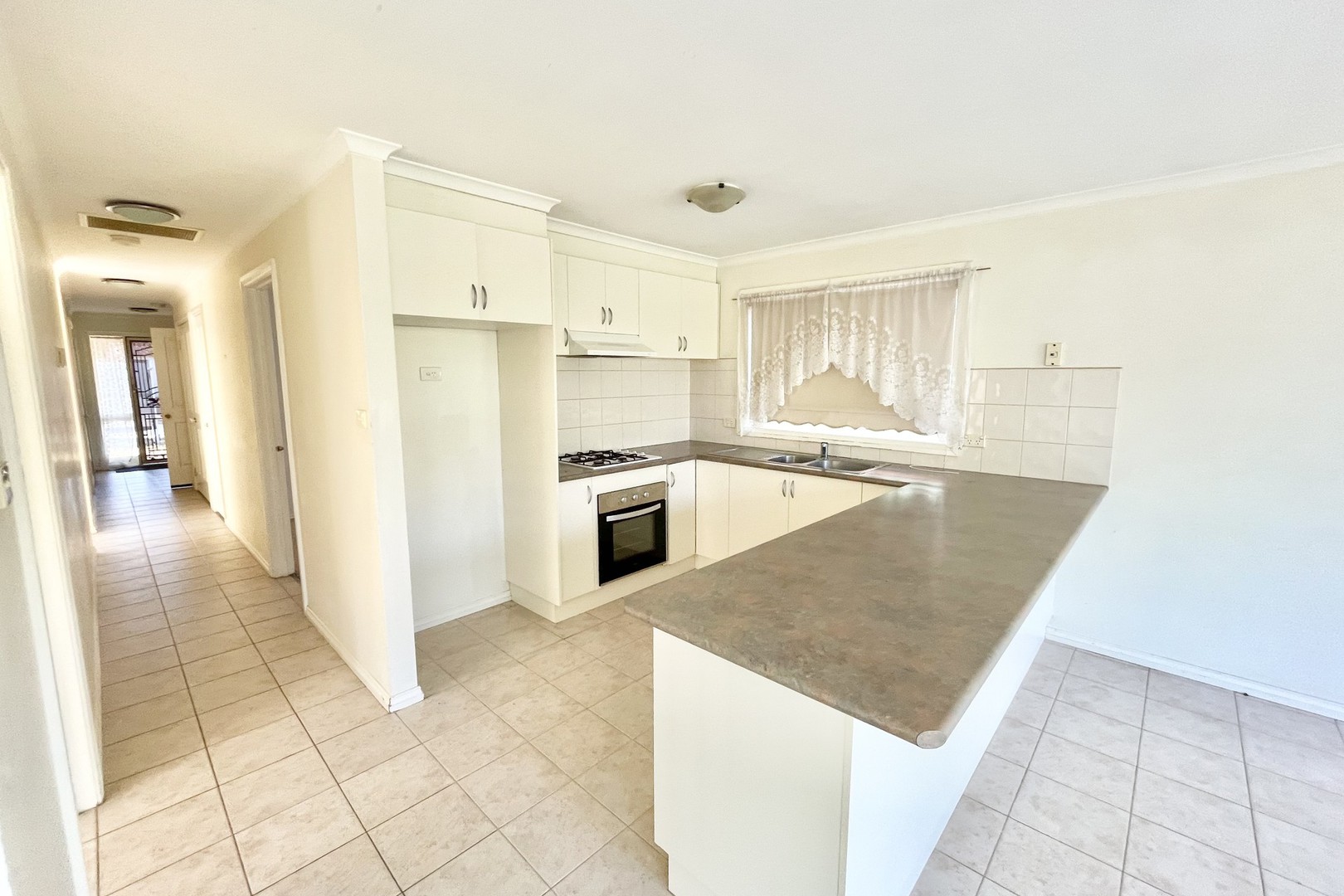 8 Goulburn Circuit, Caroline Springs, VIC 3023, Caroline Springs - Thumbnail 7