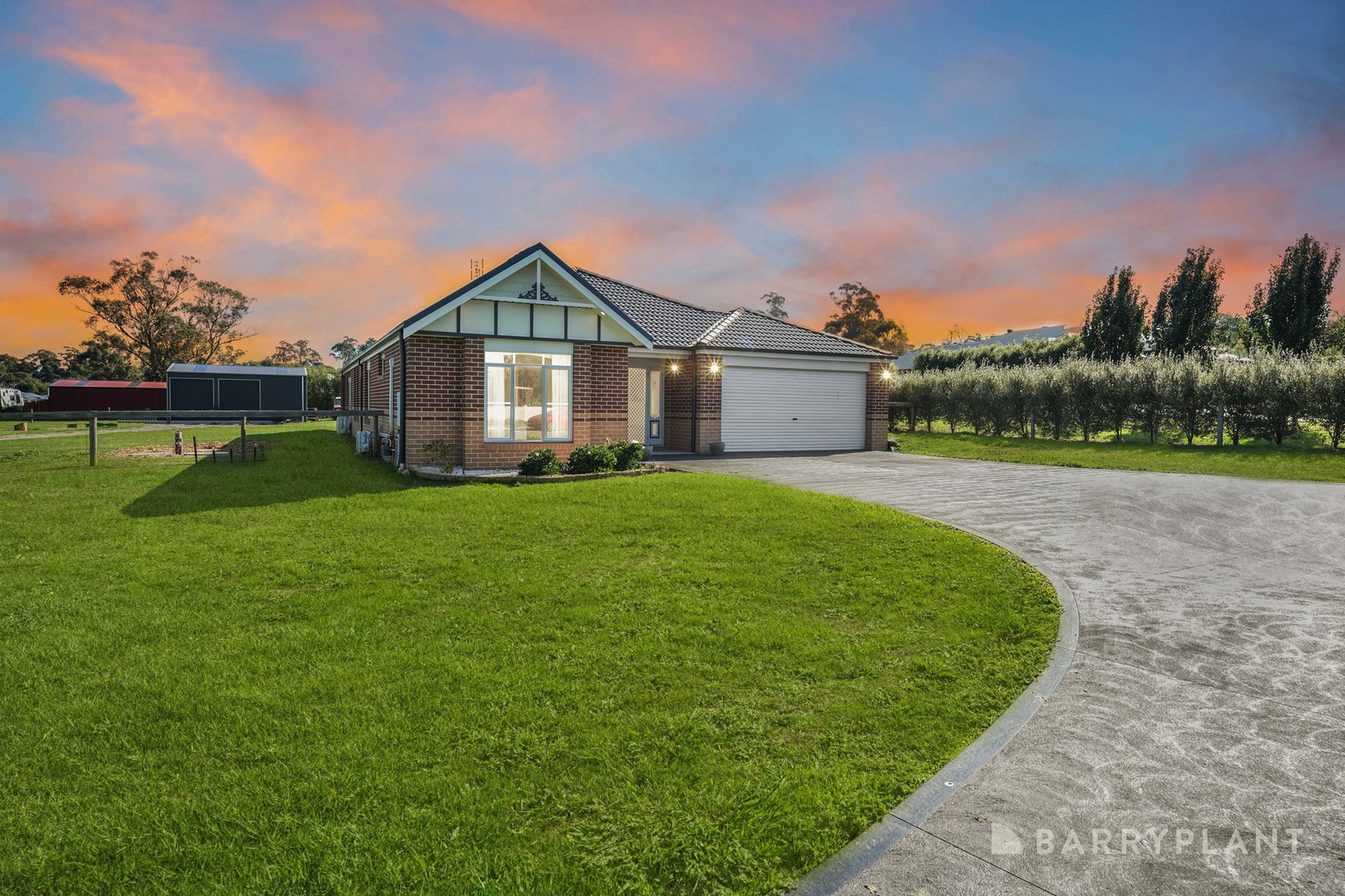 8 Grace Court, Drouin, VIC 3818 - Thumbnail 2 - 12/05/2025