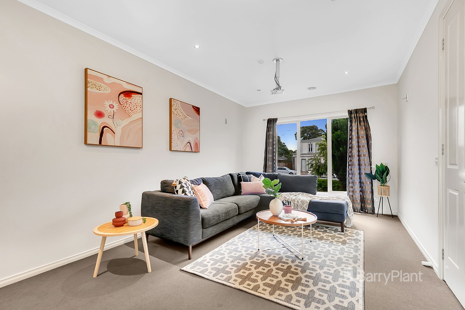 8 Grange Drive, South Morang, VIC 3752 - Thumbnail 2 - 02/03/2022