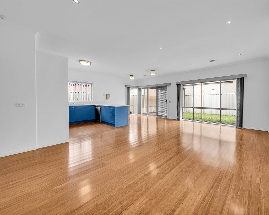 8 Great Barr Crescent, Caroline Springs, VIC 3023, Caroline Springs - Thumbnail 3