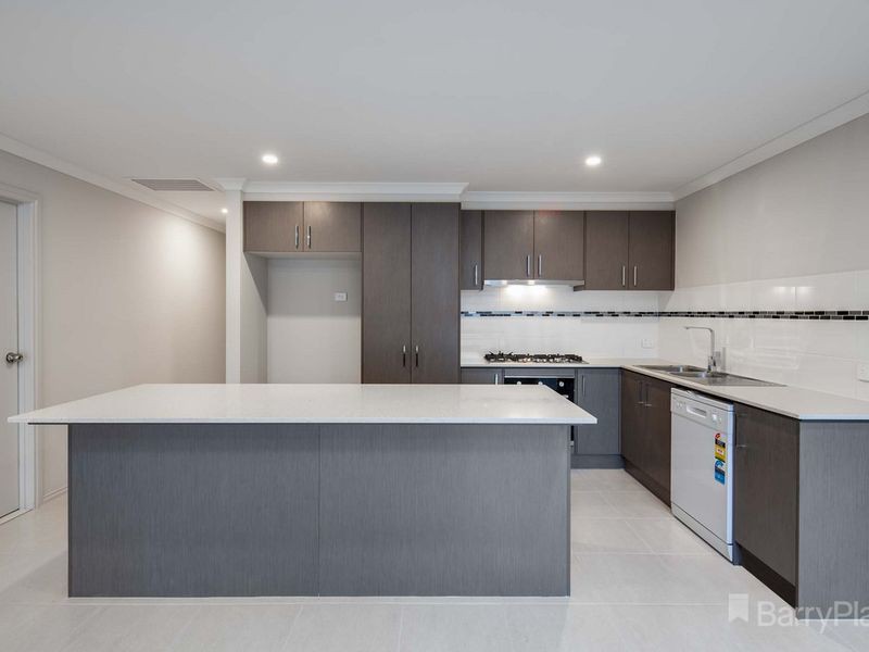 8 Hartney Avenue, Pakenham, VIC 3810, Pakenham - Thumbnail 3