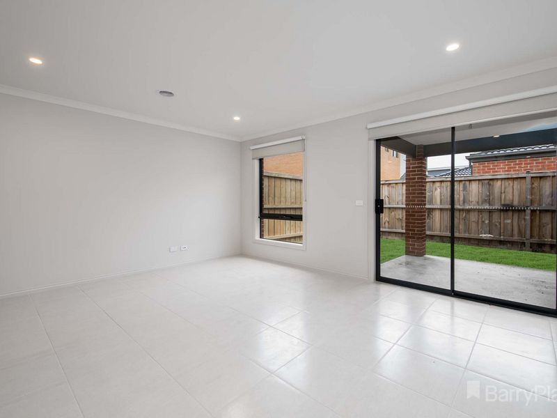 8 Hartney Avenue, Pakenham, VIC 3810, Pakenham - Thumbnail 4