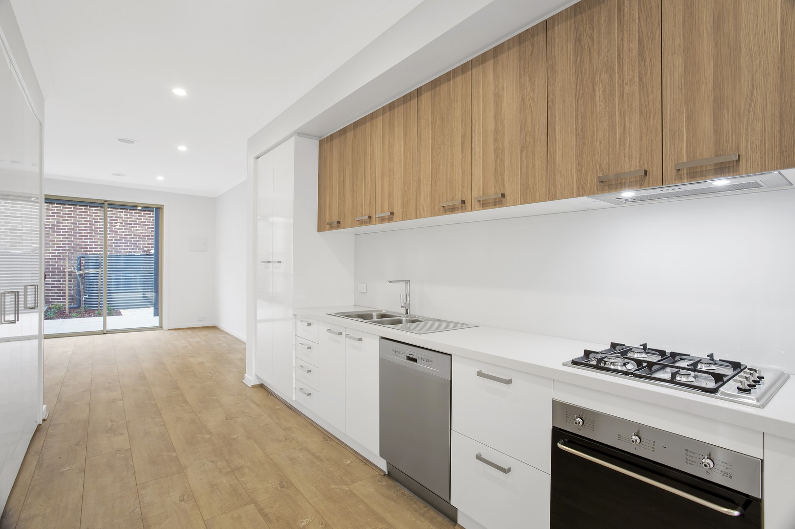 8 Heffernan Walk, Heidelberg Heights, VIC 3081, Heidelberg Heights - Thumbnail 2