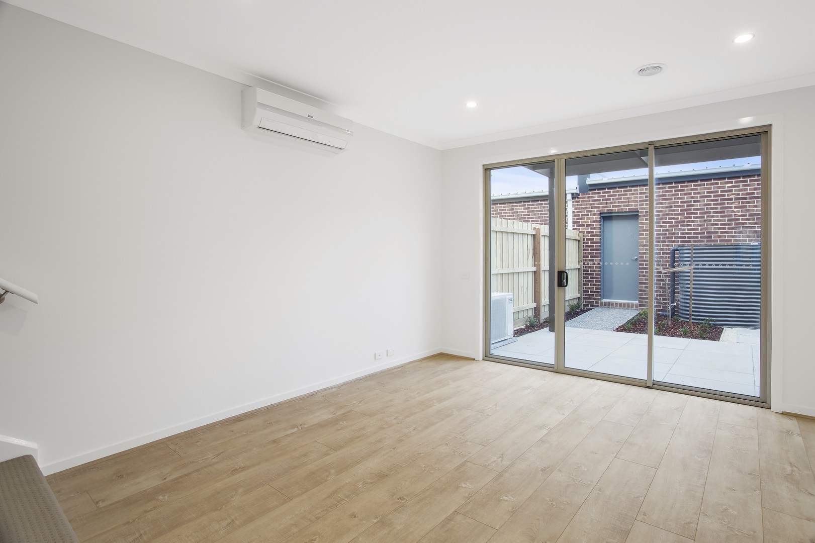8 Heffernan Walk, Heidelberg Heights, VIC 3081, Heidelberg Heights - Thumbnail 3