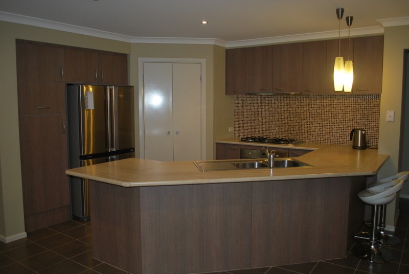 8 Hemlock Crescent, Point Cook, VIC 3030 - Thumbnail 1 - 03/11/2025