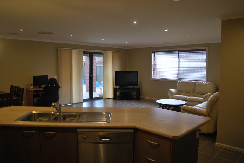 8 Hemlock Crescent, Point Cook, VIC 3030 - Thumbnail 2 - 03/11/2025