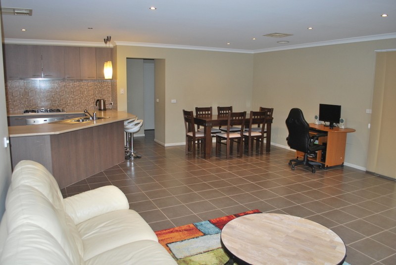 8 Hemlock Crescent, Point Cook, VIC 3030, Point Cook - Thumbnail 5