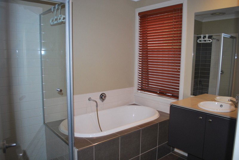 8 Hemlock Crescent, Point Cook, VIC 3030, Point Cook - Thumbnail 8