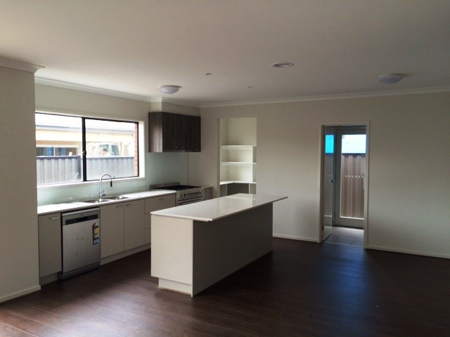 8 Henwood RiseMernda, VIC 3754  - Leased, Mernda - Thumbnail 2