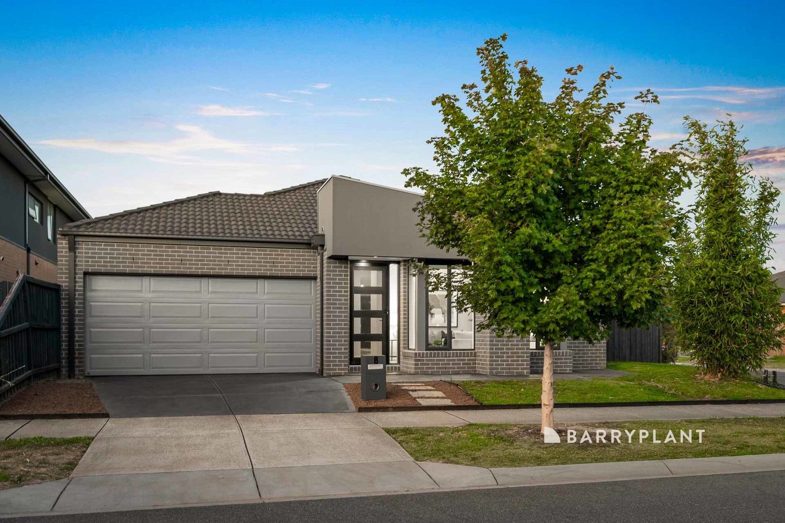 8 Hercules Drive, Officer, VIC 3809 - Thumbnail 2 - 04/02/2025