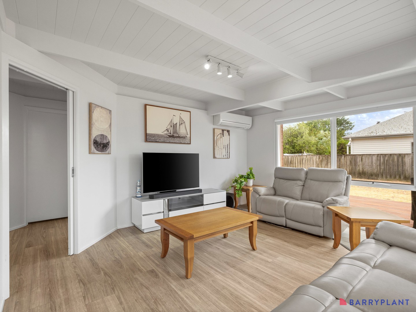 8 Honeyeater Drive, Silverleaves - Image 1